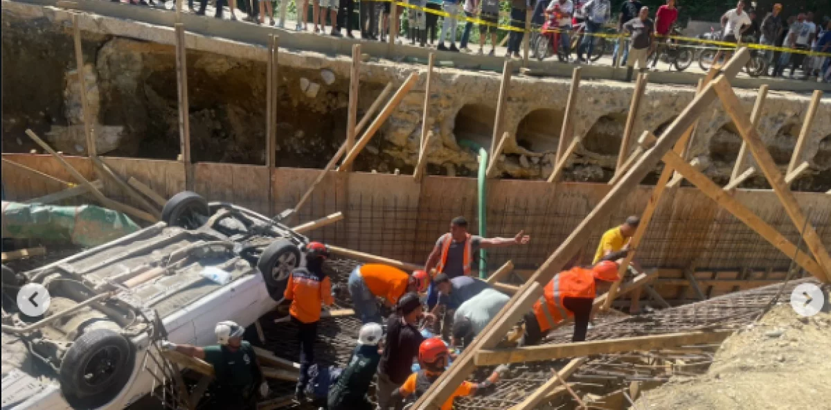 Vehículo involucrado en el accidente ocurrido en un puente de La Peña, provincia Duarte