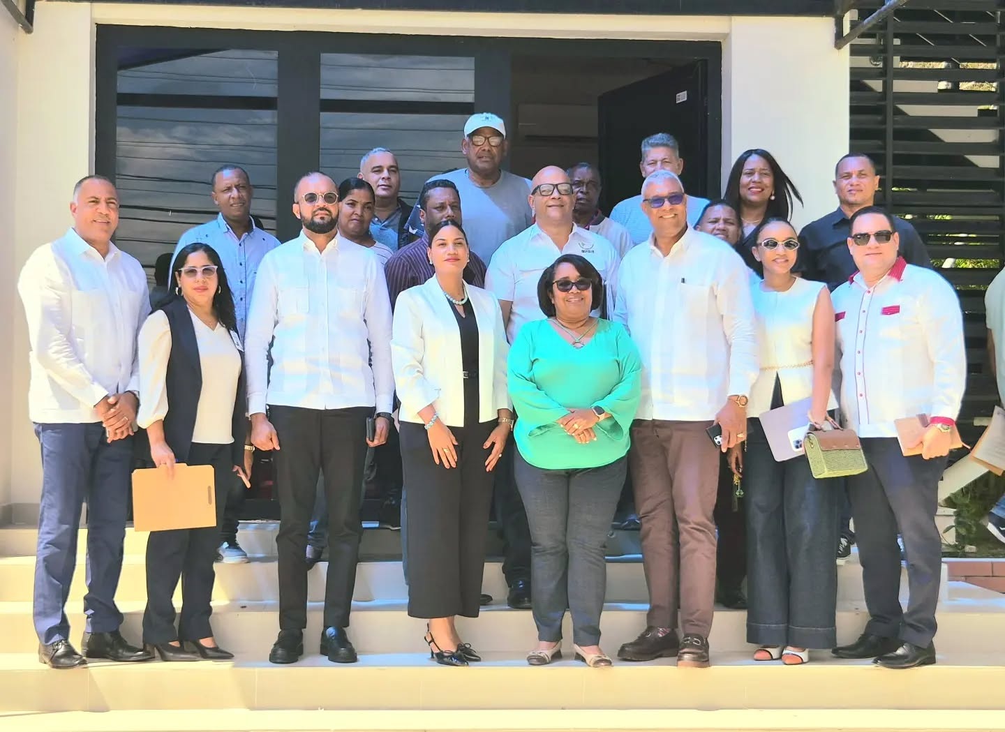 Alcaldía de Barahona participa en encuentro organizativo del programa “Bancarizar es Patria”