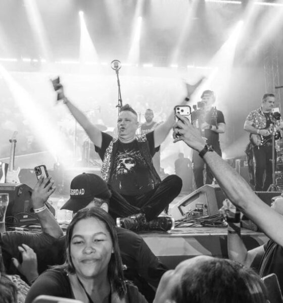Aljadaqui enciende el Oktober Fest de Santiago ante 3,000 personas y sorprende con Krispy en el escenario