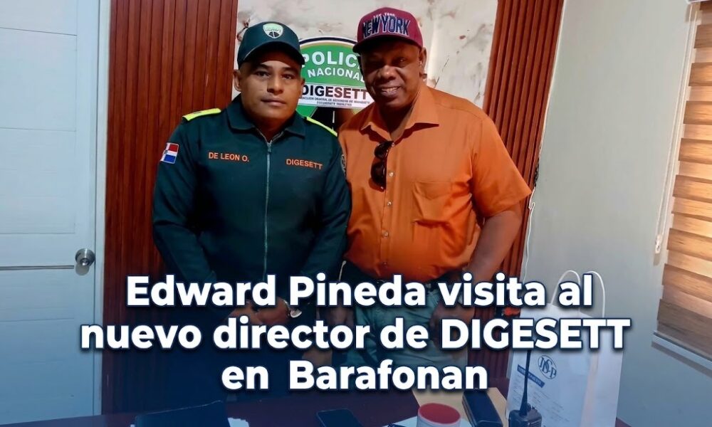 Visita de Edward Pineda al teniente coronel Ernesto de León Olivero, director de DIGESETT en Barahona.