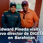 Visita de Edward Pineda al teniente coronel Ernesto de León Olivero, director de DIGESETT en Barahona.