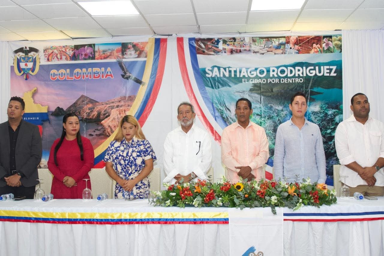 Entre páginas floreces, XIII Feria Internacional del Libro y la Cultura Neiba 2026   La Fundación Tierra Blanca anunció su XIII Feria Internacional del Libro y la Cultura Neiba 2026, con el lema “Entre páginas floreces”, a celebrarse del 28 al 31 de octubre en el Centro Cultural de esta ciudad, dedicada al escritor, historiador y catedrático Eddy Mateo Vásquez, con Elías Piña como “Provincia Homenajeada” y Marruecos el “País Invitado”. La apertura del evento será el miércoles 28 a las 7:00 de la noche ante la presencia de las principales autoridades de la provincia homenajeada y de Bahoruco, donde serán entregadas las condecoraciones al “Escritor Reconocido”, al “País Invitado” y a la “Provincia Homenajeada”, entre ellas “El Gran Sol Taíno” que cada año entrega la Fundación Tierra Blanca y las de “Hijo Meritorio y Huésped de Honor” por la Alcaldía Municipal de Neiba. Escritores y artistas invitados de Marruecos, México, Costa Rica y Angola, además de los destacados exponentes dominicanos aprovechan el escenario literario para la presentación de sus libros, talleres, conferencias y presentaciones artísticas en un amplio programa de 4 días, destacándose talleres literarios en las escuelas ofrecidos por los escritores internacionales, la presentación artística de tres cantautores dominicanos reconocidos internacionalmente: Jandy Féliz (en el acto de apertura), Enrique Féliz y Charlie Mosquea, quienes compartirán escenario con el Coro del Senado de la República Dominicana, en una noche artística-cultural el viernes 30. Sobre los méritos literarios de Eddy Mateo Vásquez podemos destacar que es autor de los libros: “Antología Literaria”, “El Suroeste y la Independencia Nacional”, “Independentistas y Restauradores de Neyba”, “Apolinar Perdomo, otros escritos” y las novelas “En la Ultima Espera” y “Llorar con los que lloran”, además de una gran carrera como catedrático universitario, como congresista y en funciones públicas diversas. Por otro lado, Tierra Blanca ha tenido un buen acercamiento con la embajada marroquí, la cual tomó la iniciativa solicitando con antelación que Marruecos sea el País Invitado para la feria del 2026, mientras que con Elías Piña La Fundación completa el reconocimiento a todas las provincias del Sur en la Feria del Libro de Neiba. A solicitud de Tierra Blanca y por la gestión del senador de Bahoruco, la Cámara de Senadores Dominicano reconoce la carrera artística del cantautor Enrique Feliz, nativo de Tamayo, provincia Bahoruco, condecoración que será entregada en el marco de La Feria del Libro, durante su presentación en la noche cultural. La Feria del Libro de Neiba incentiva la lectura y la escritura creativa, el arte y la cultura en todas sus manifestaciones, posicionándose como una de las más reconocidas del país por su crecimiento en el tiempo y por su relacionamiento con embajadas y escritores de otros países, por lo que cada vez más personalidades, autoridades e instituciones públicas y privadas colaboran con su montaje.