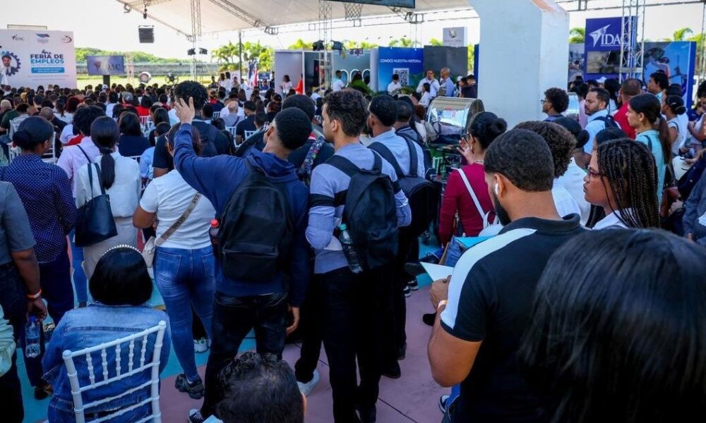 Feria de empleos del Instituto Dominicano de Aviación Civil vinculada al desarrollo de Cabo Rojo, Pedernales.