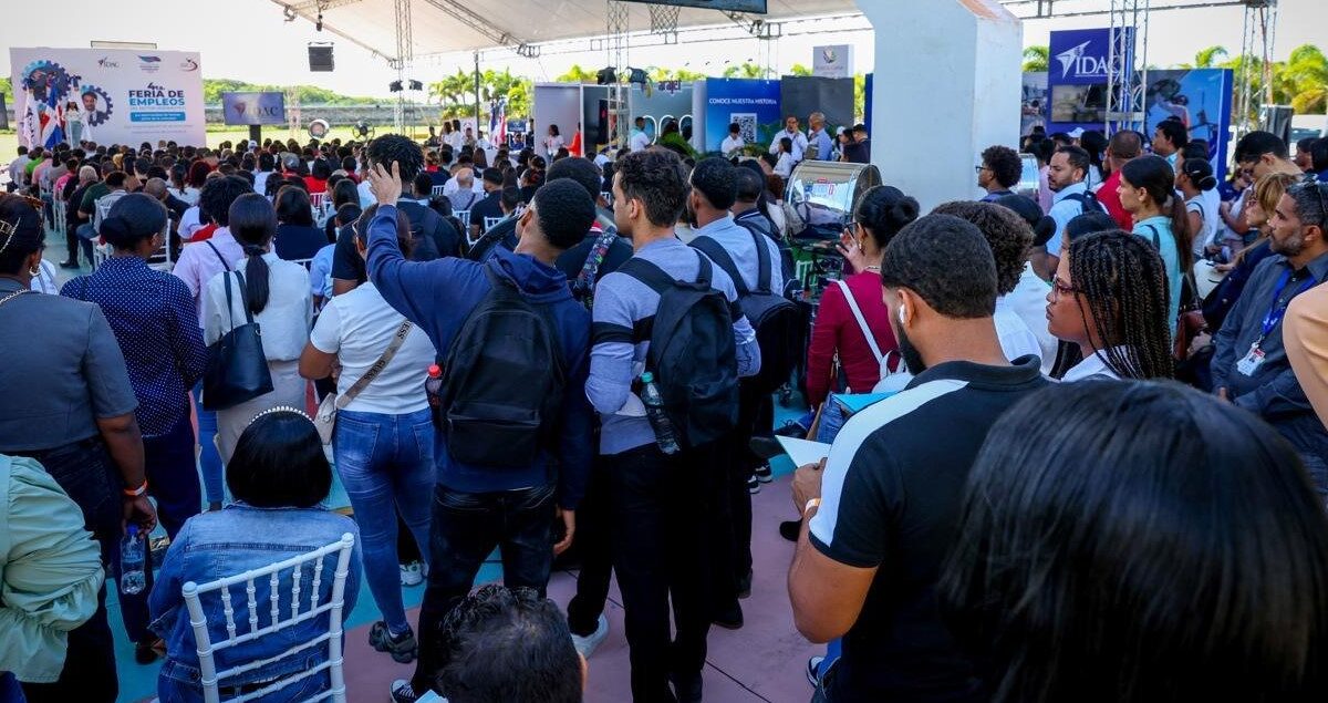 Feria de empleos del Instituto Dominicano de Aviación Civil vinculada al desarrollo de Cabo Rojo, Pedernales.