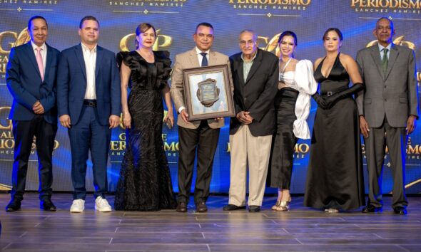 Gala de Periodismo Sánchez Ramírez reconoce al doctor Julio Landrón de la Rosa