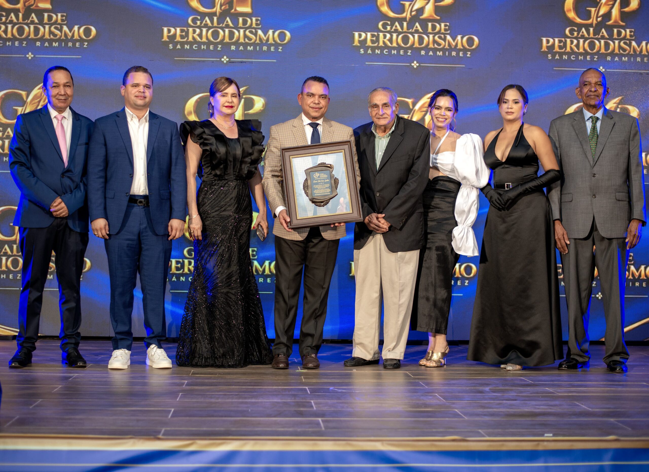 Gala de Periodismo Sánchez Ramírez reconoce al doctor Julio Landrón de la Rosa