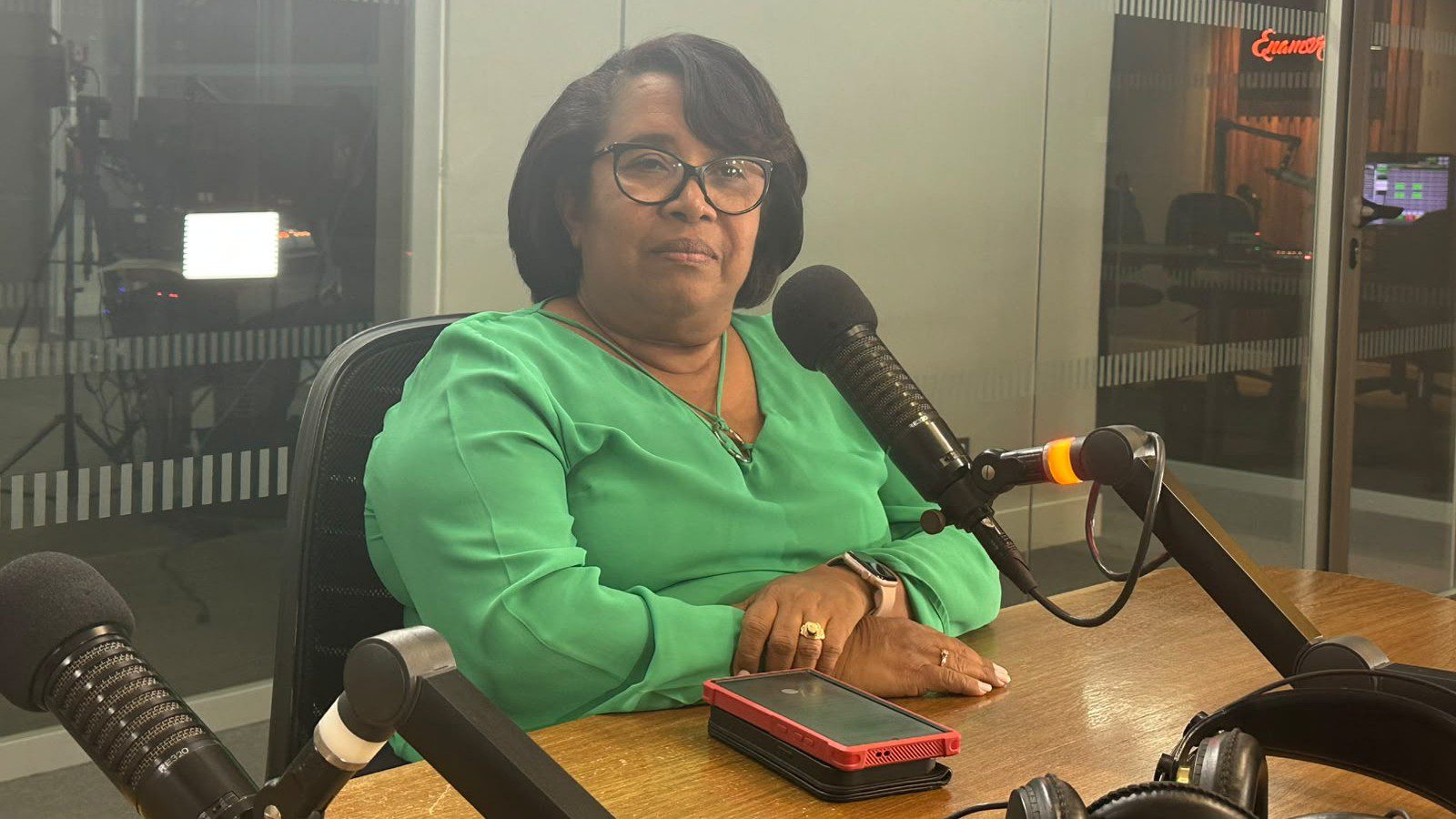 Gobernadora de Barahona dice buscan solución alterna para suministro de agua en el sector Los Guandules de Barahona.