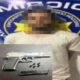 Imagen informativa sobre el apresamiento de un joven y la recuperación de una pistola calibre 9 milímetros en Juancho, Pedernales.