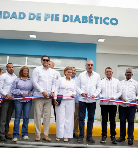 Presidente Abinader y titular SNS entregan nuevas unidades de Hemodiálisis y Pie Diabético en San José de Ocoa