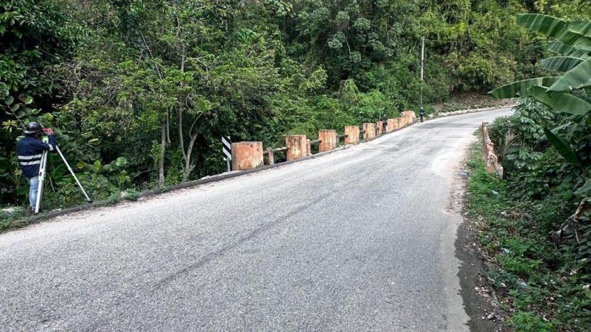 Puente de Las Merceditas, ubicado en la comunidad de Los Blancos, provincia Barahona.