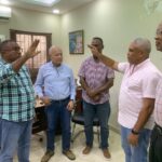 Quilvio Medina juramenta a Santos Féliz Ogando en la Fuerza del Pueblo en Barahona