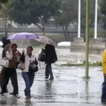 Lluvias y condiciones nubladas por una vaguada sobre República Dominicana.