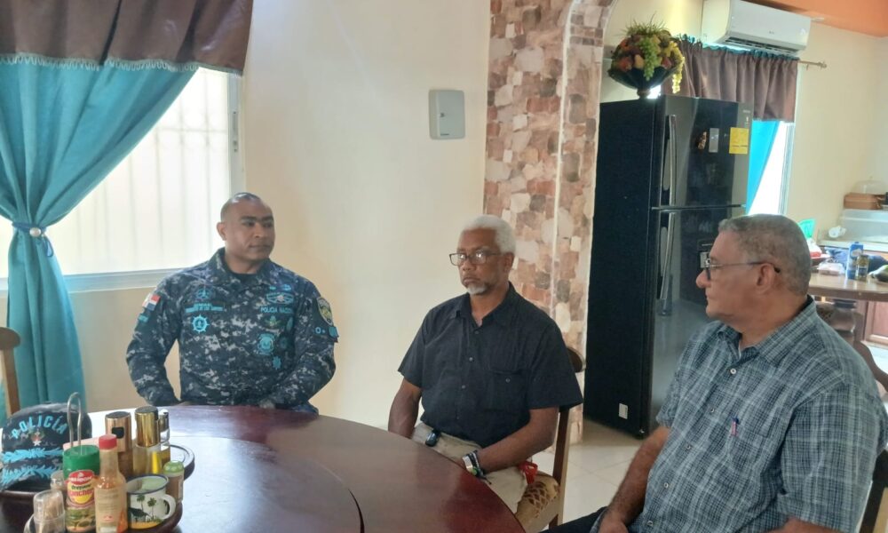 Visita del general Rigoberto de los Santos Guerrero a la parroquia y al Politécnico Cristo Rey de Barahona.
