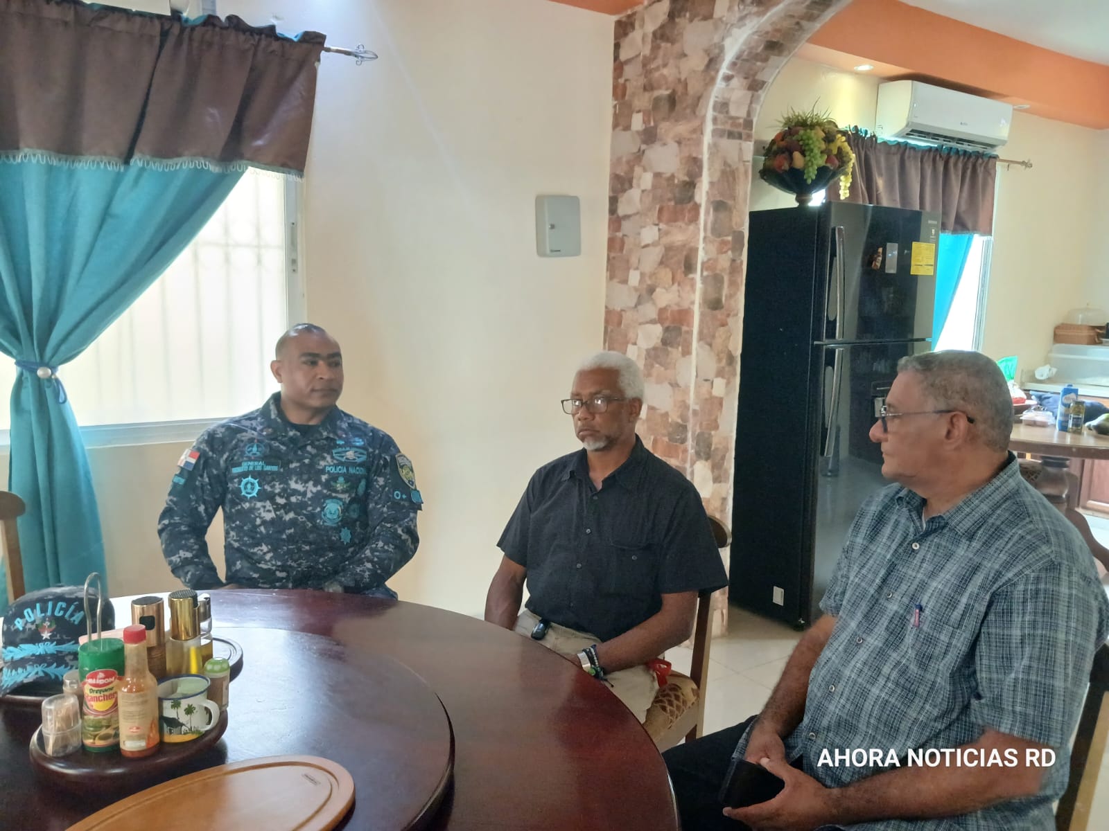 Visita del general Rigoberto de los Santos Guerrero a la parroquia y al Politécnico Cristo Rey de Barahona.