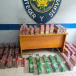 Cigarrillos ocupados por la Policía Nacional y el Ministerio Público durante allanamientos en Cabral, Barahona.