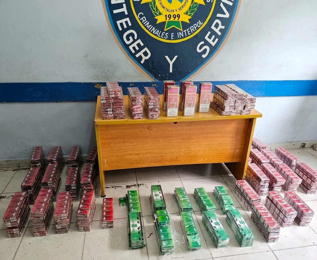 Cigarrillos ocupados por la Policía Nacional y el Ministerio Público durante allanamientos en Cabral, Barahona.