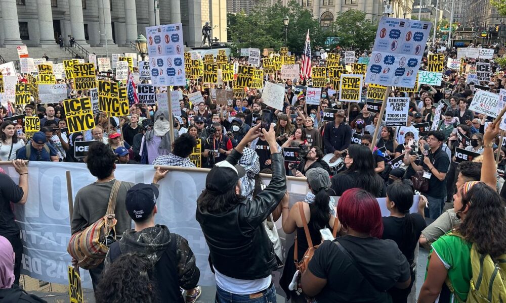 Manifestantes protestan en Nueva York tras el disparo de un agente del ICE contra un dominicano.