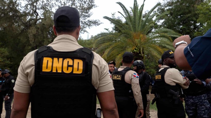 Caso judicial en Florida contra dos miembros de la Dirección Nacional de Control de Drogas acusados de delitos relacionados con cocaína.