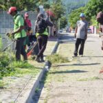 Brigadas municipales realizan labores de limpieza en Punta Palma, Barahona.