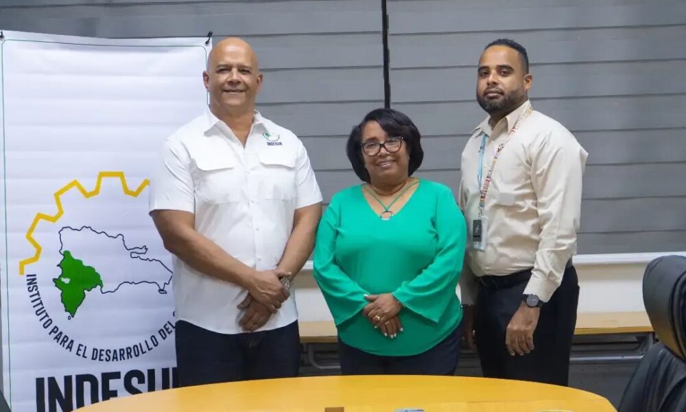 Operativo médico gratuito en Barahona respaldado por INDESUR y la Gobernación Provincial.