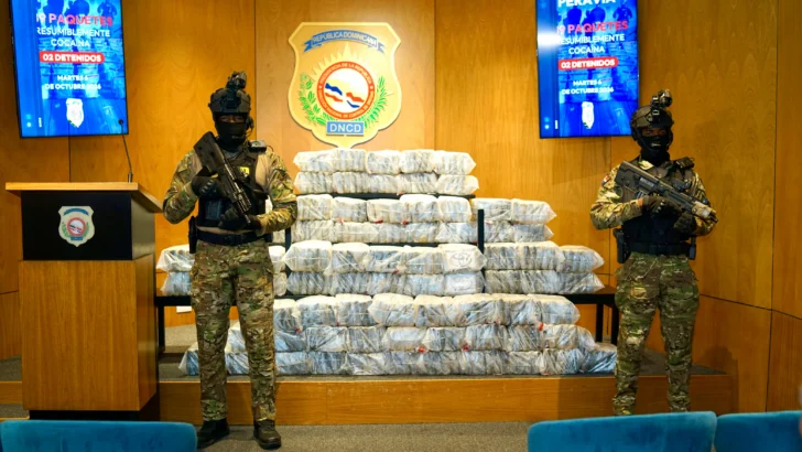 ¡SE LES AGUÓ EL VIAJE! Interceptan narcolancha en Baní